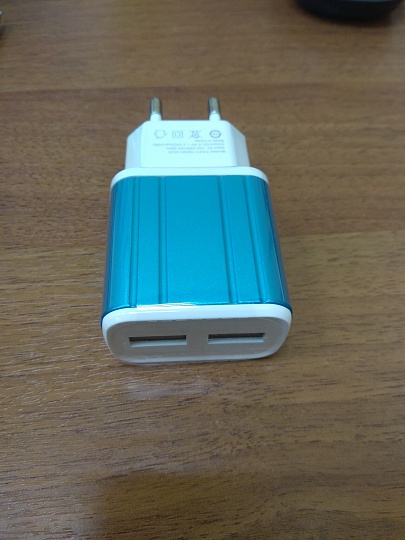 Блок зарядный 2  вых. USB бел/син. метал.